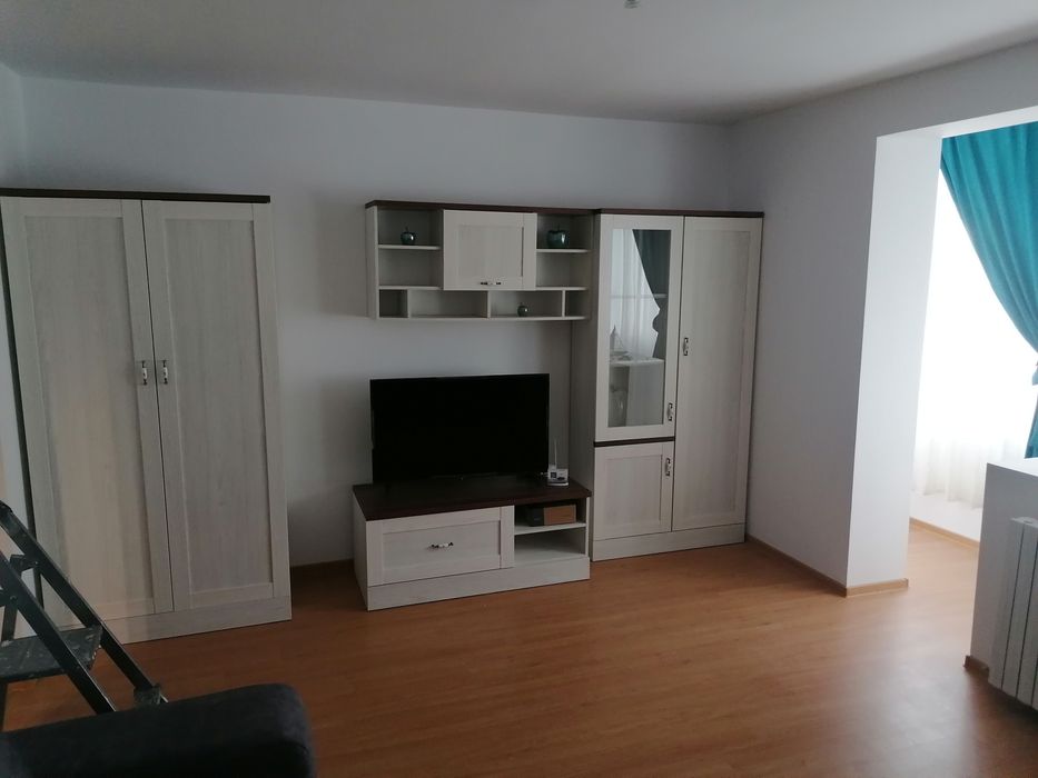 Închiriez garsonieră