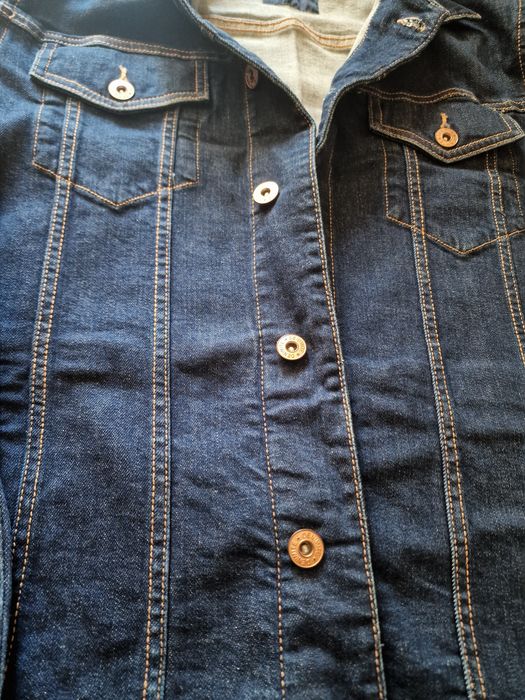 Geaca din denim.