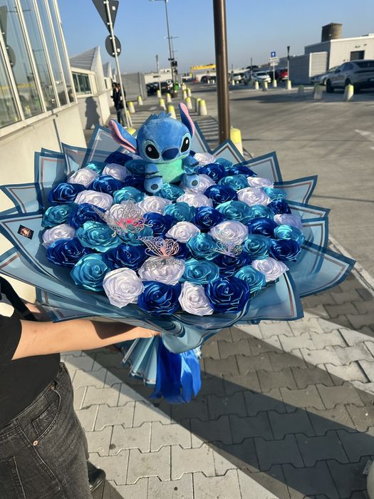 Buchet elegant realizat handmade din 61 de tramdafiri din satin