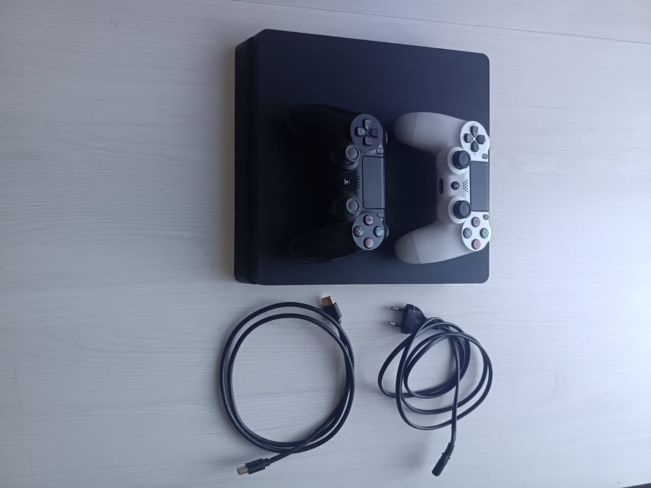Продам PlayStation 4 slim / PS 4