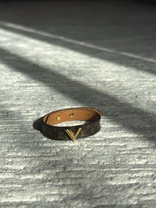 Браслет Louis Vuitton Essential V.