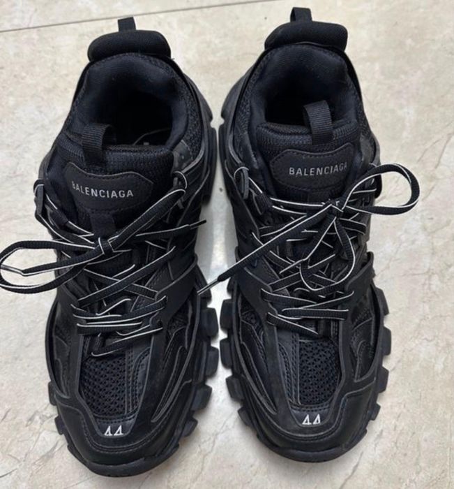 Balenciaga track 44
