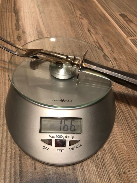 Голяма сребърна вилица за месо