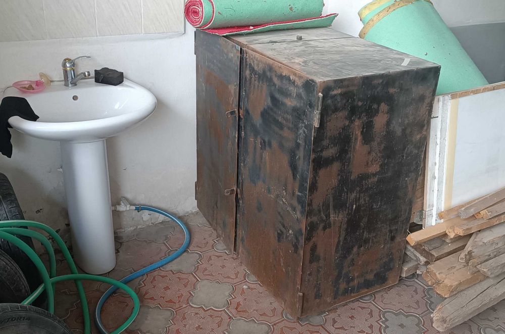 Уйдан темир труба уголок ва бошкалар сотворамиз. Оптом хаммаси биттада