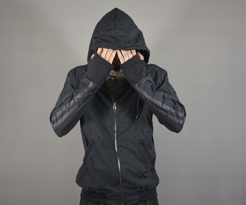 Compleu cu gluga stil Vagabond ( nu nike nu joran nu adidas )