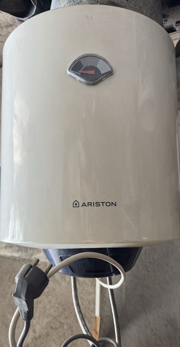 Продам бойлер аристон