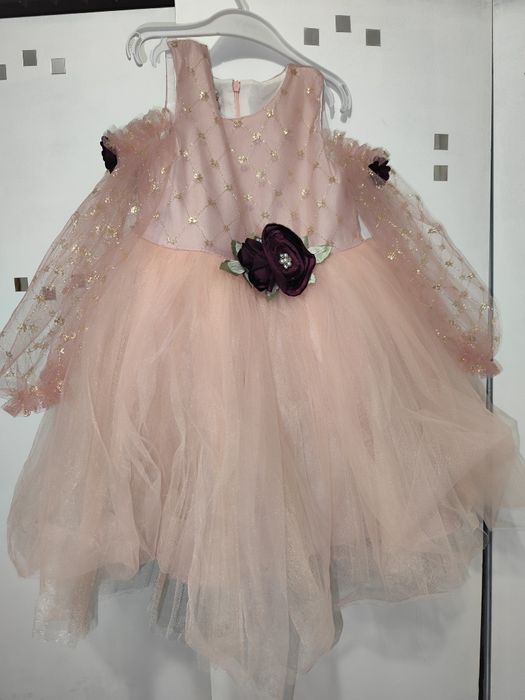 Платье на девочку,нарядное