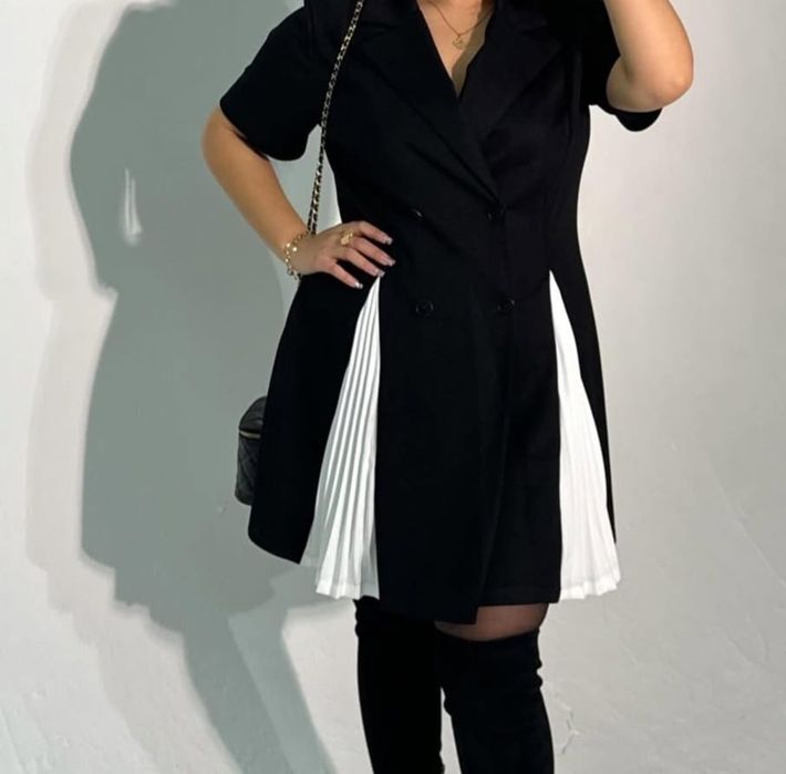 Платья 52 54 новая куртки тоже новый парка детский новая  брюки 50  р