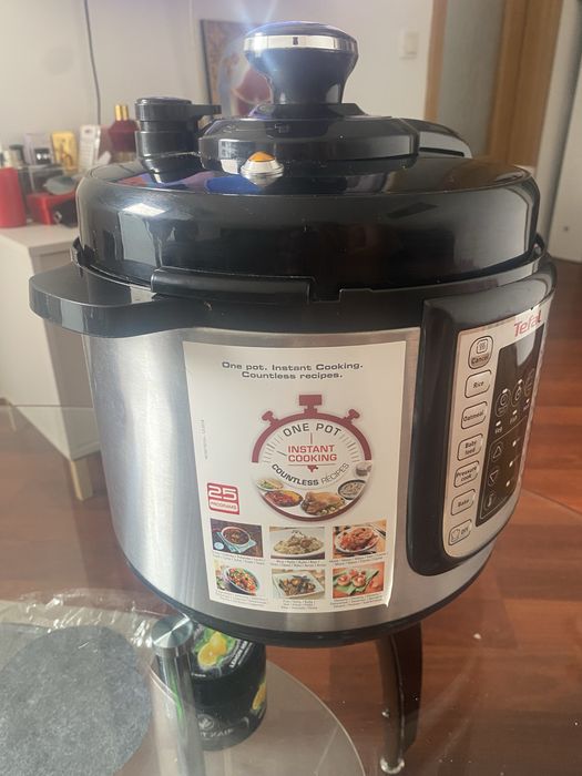 Tefal oală sub presiune