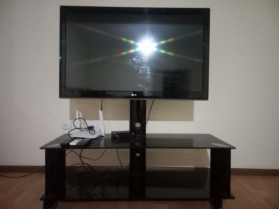 Телевизор учун подставка сотилади