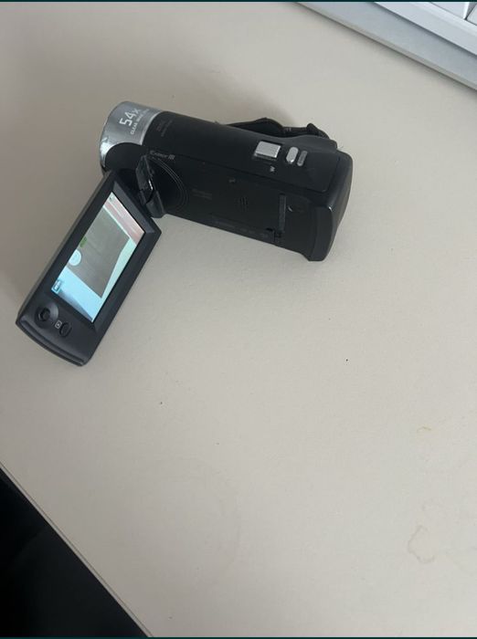 Vând camera sony handycam HDR-Cx240e cu senzor  CMOS Exmos R