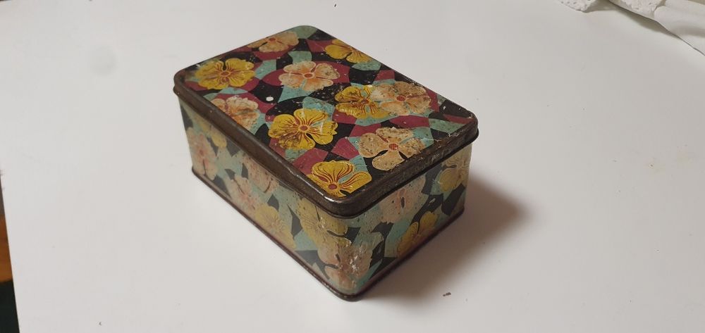 Cutie de bomboane veche din tabla marca Agatex, comunista, ceausescu