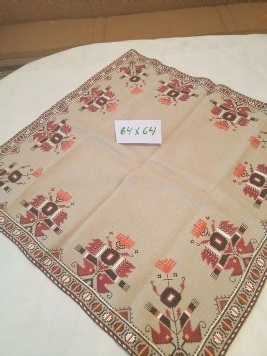 Каре ръчна бродерия