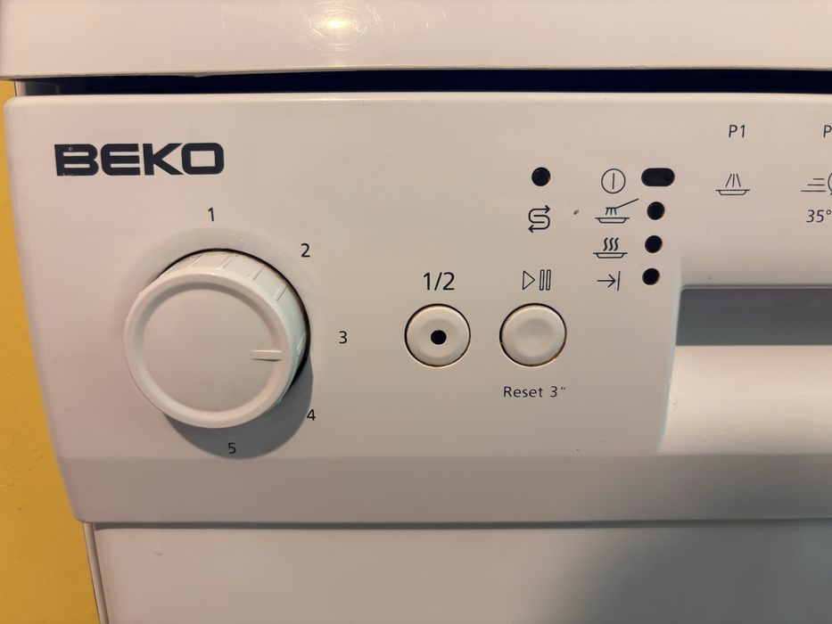 Тясна съдомоялна Beko DFS1511 45см