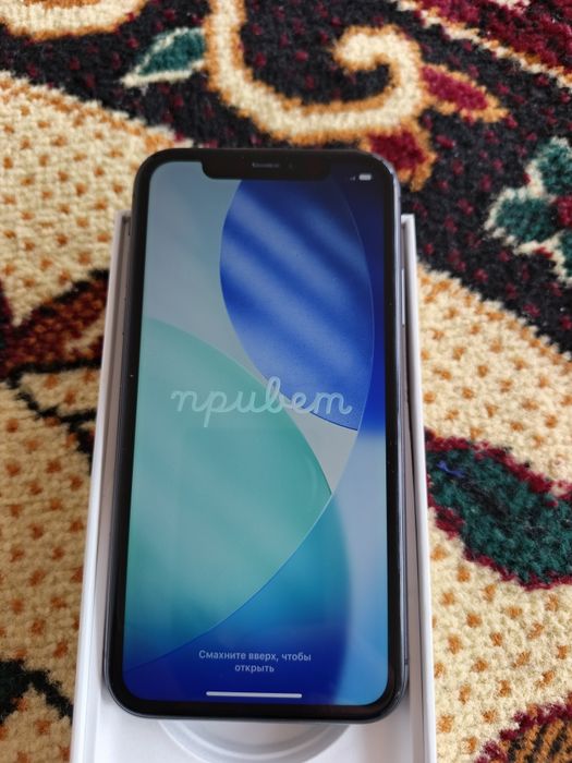 Айфон 11 /  64 .