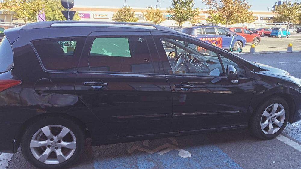 vind PEUGEOT 308 diesel inscrisa 2015 numai 113000 km