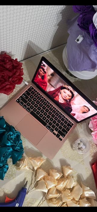 MacBook Air 13 (2020)  8 ГБ RAM / 256 ГБ SSD