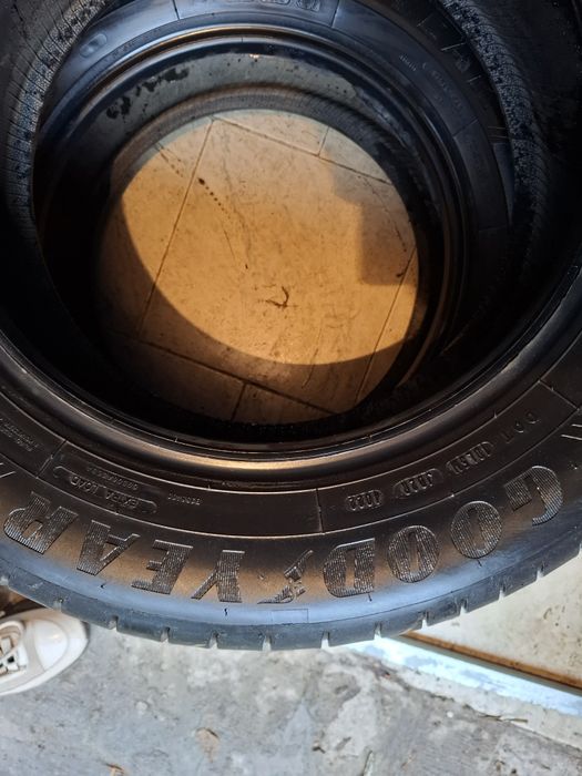 2 Летни гуми Goodyear 215/60/16 ДОТ22 7мм