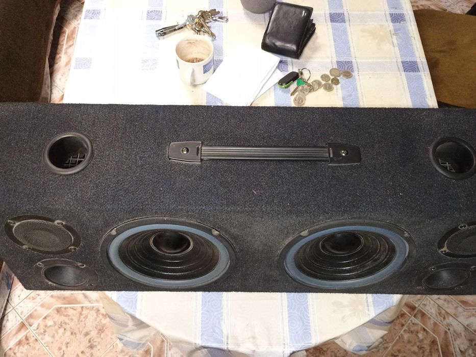 Тонколона за автомобил за багажника