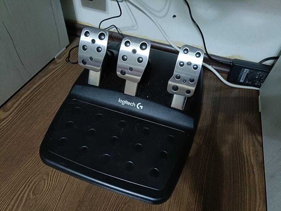 Volan gaming ps4/ps5/pc Logitech G29