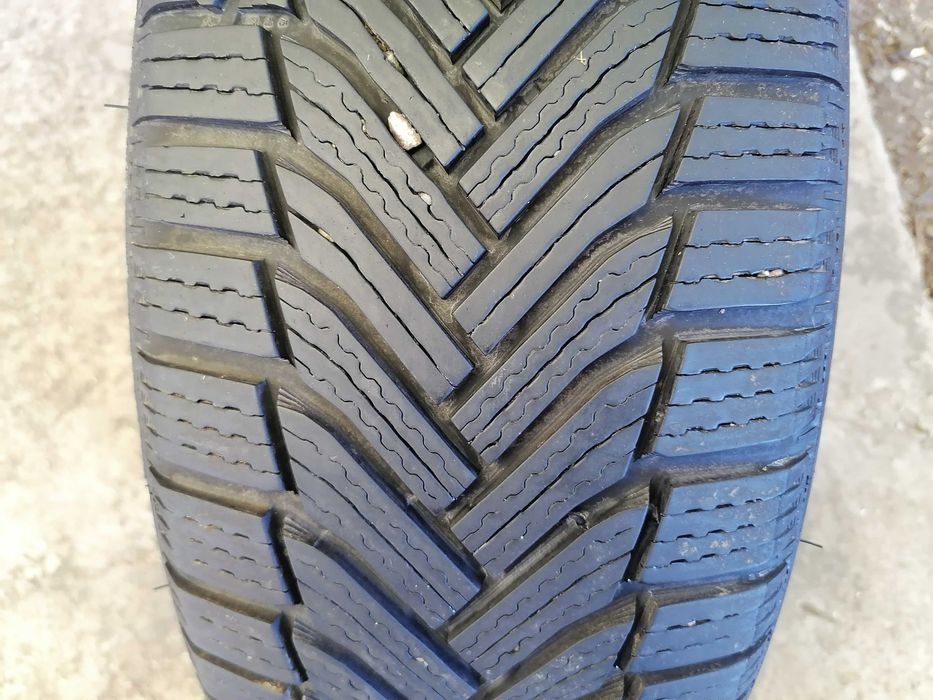 2 бр. Michelin 205/60R17 DOT 2822