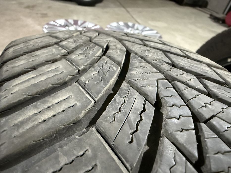 4бр. ОТЛИЧНИ Зимни Гуми 195/65R/15-CONTINENTAL-DOT:2225+4323*8.5м+6.8м