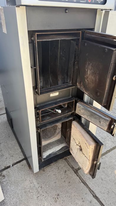 Vând centrale pe lemn Fröling