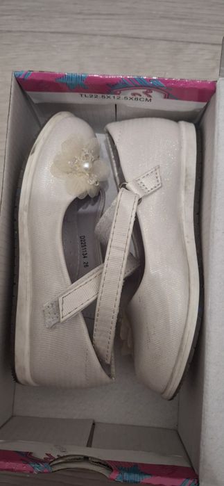 Продам туфои 25 размера