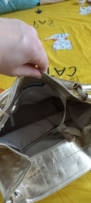 Vând geanta  piele naturala  auriu