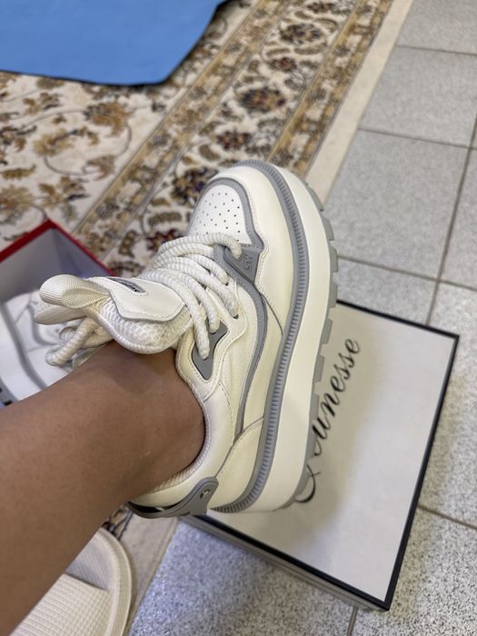 Продам кроссовки