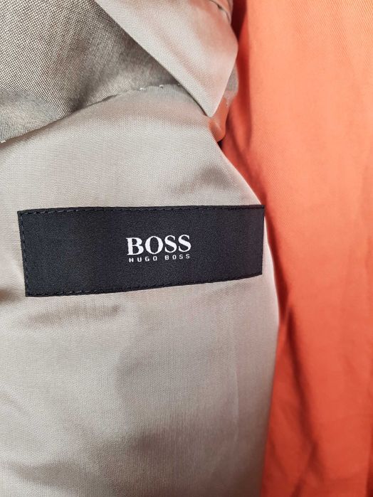 Hugo Boss Нов Оригинален мъжки костюм размер 44