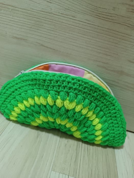 Плетен несесер с цип