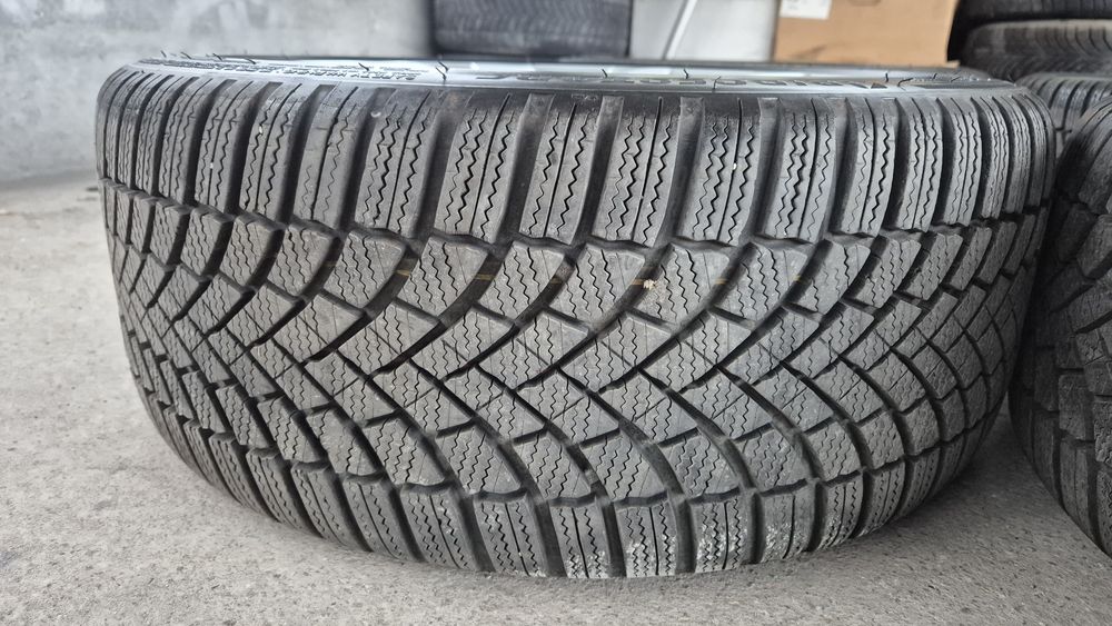 VW 18 цола 5x112 8J ET41 ц.о.57.1  със зимни гуми 235 40 18 Bridgeston