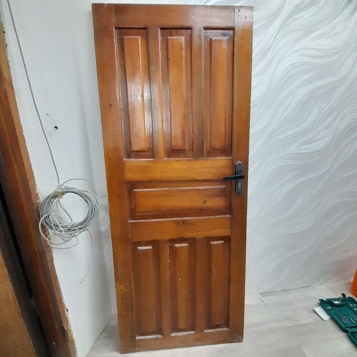 Дверь деревянная