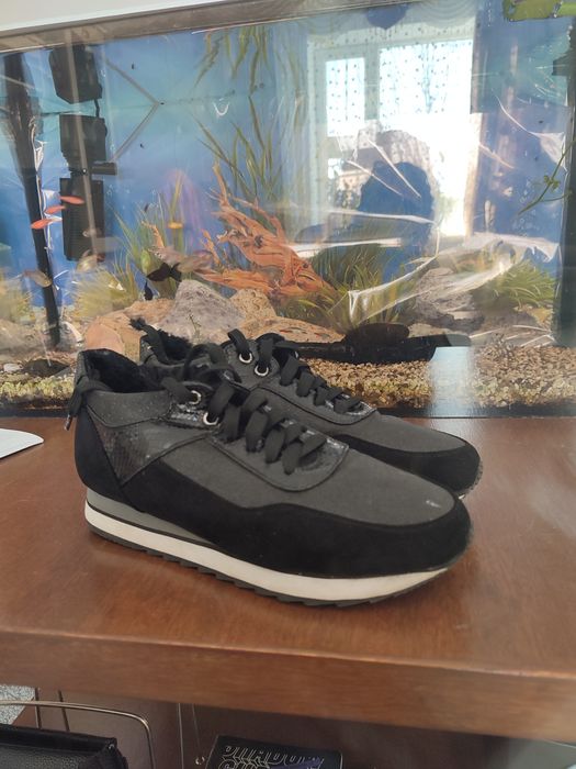 Продам кроссовки