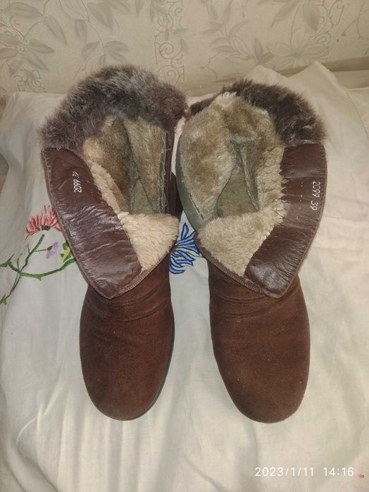 Сапоги и ботинки женские теплые качественные 39 размера.