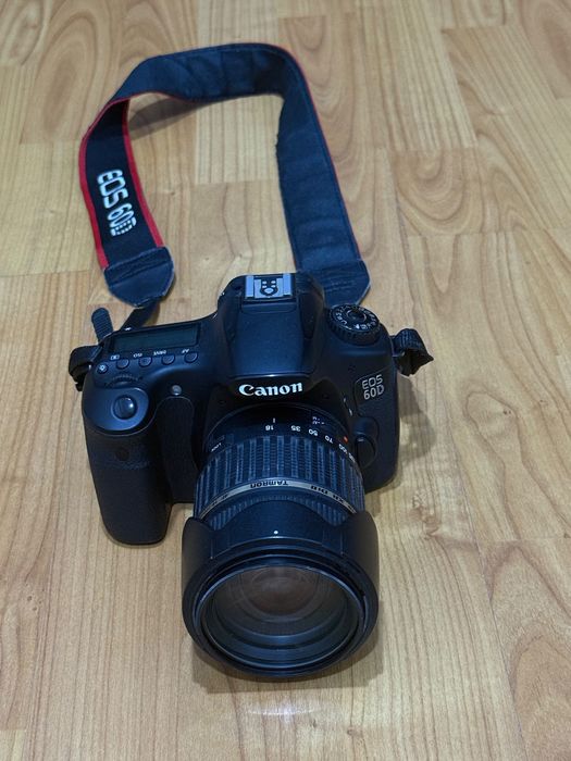 Продаётся Canon 60D + вспышка!