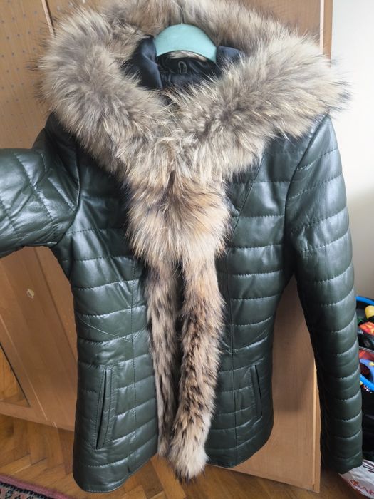 Дамско кожено яке с естествена яка