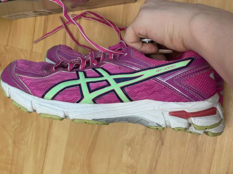 adidasi asics de alergare