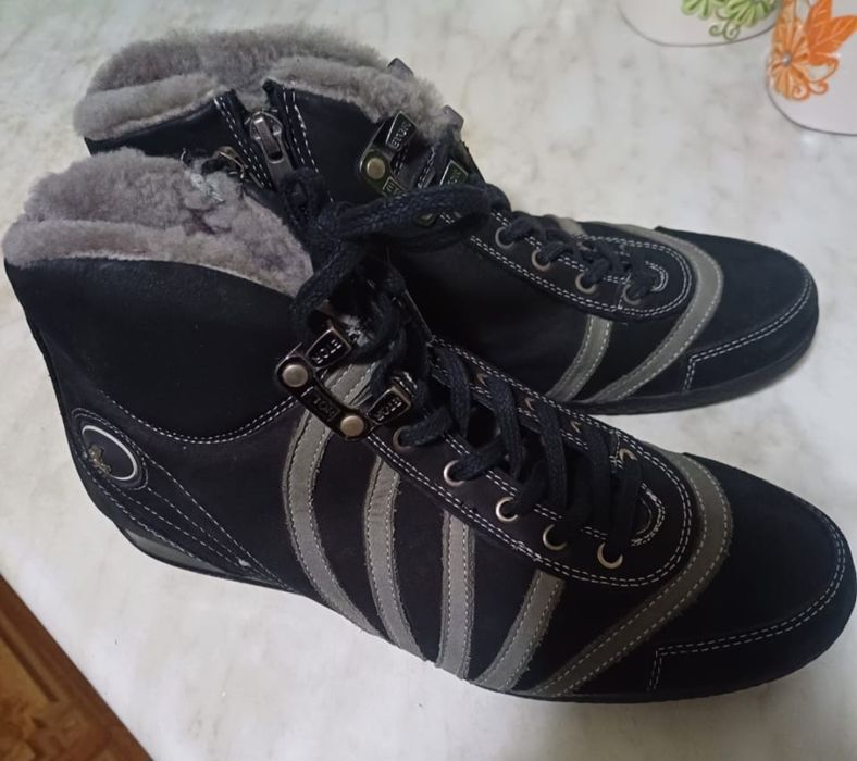 Продается зимние ботинки