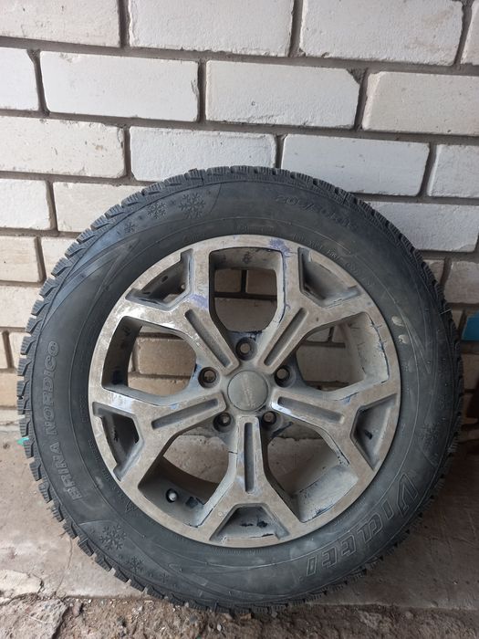 Продам 4 зимние шины на титановых дисках