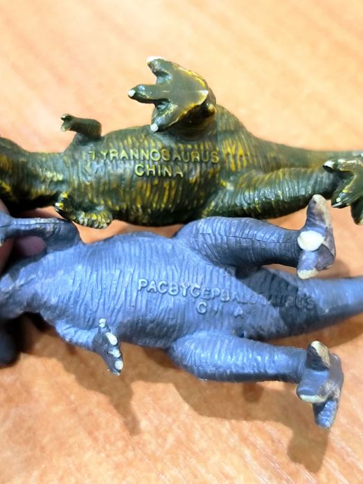 Ретро играчки динозаври
