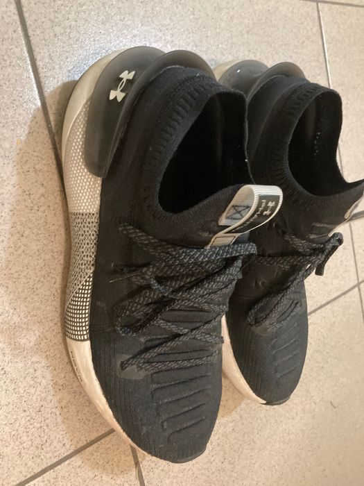 Мъжки маратонки Under Armor HOVR Phantom 3