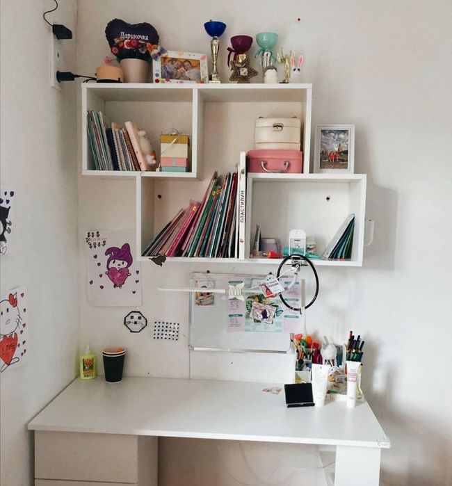 Настенная полка для книг и журналов