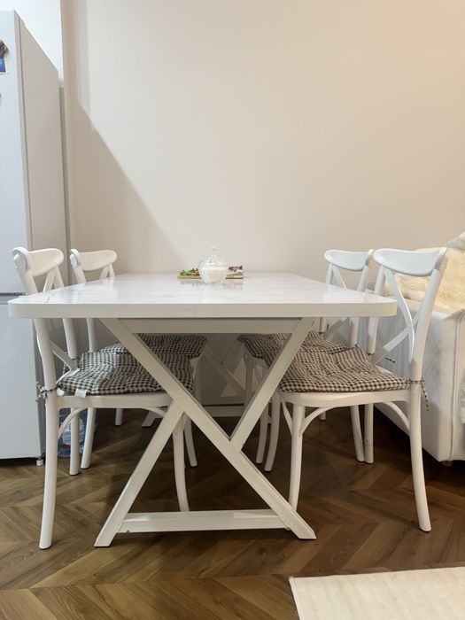 Кухонный стол и стулья