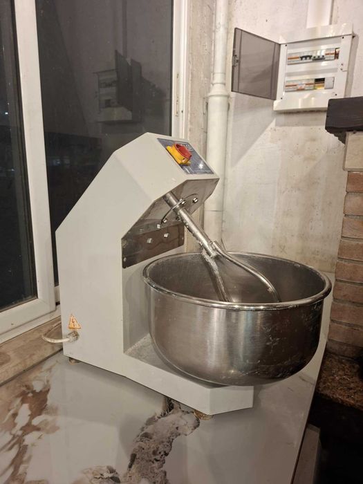 Тестомесачка и ламинатор за тесто