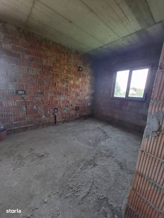 De vanzare Vila la rosu din caramida in apropiere de Roman,79.900 euro