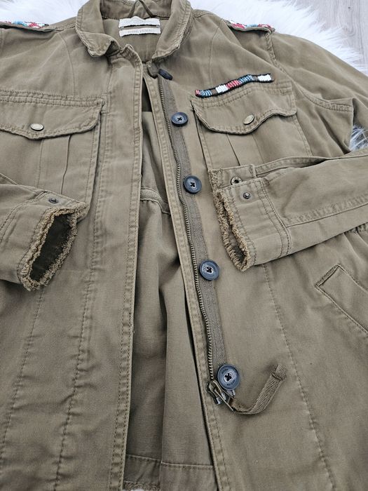 Geaca Bershka L cu aplicatii