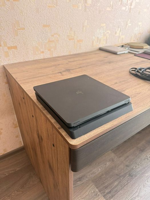 Playstation 4 slim, читайте описание