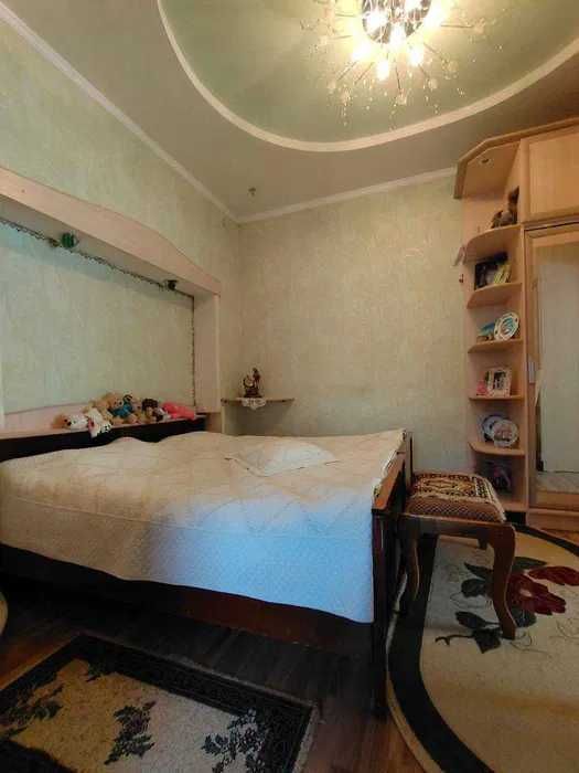 Дом 3 комнаты 90м2  с вьездом 4.35 соток земли и крытый гараж